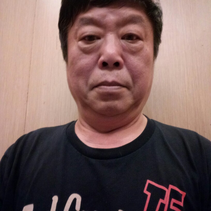棒棒糖蹙眉笑点低的照片