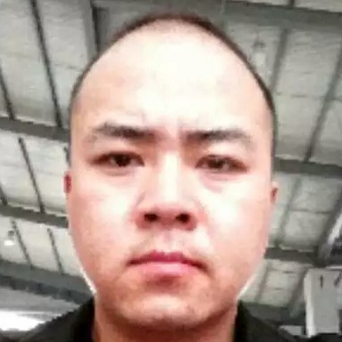 慈祥爱玉米的照片