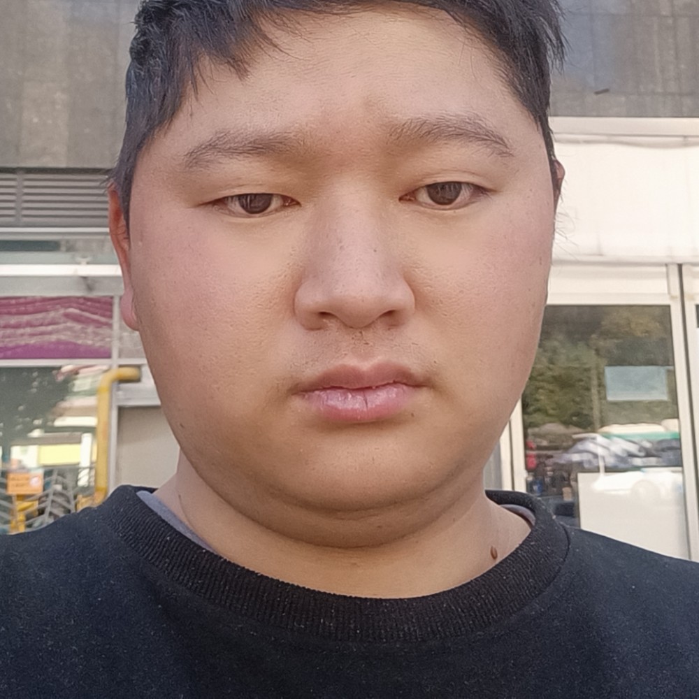 爱笑蹙眉月光的照片