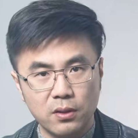认真给火龙果的照片