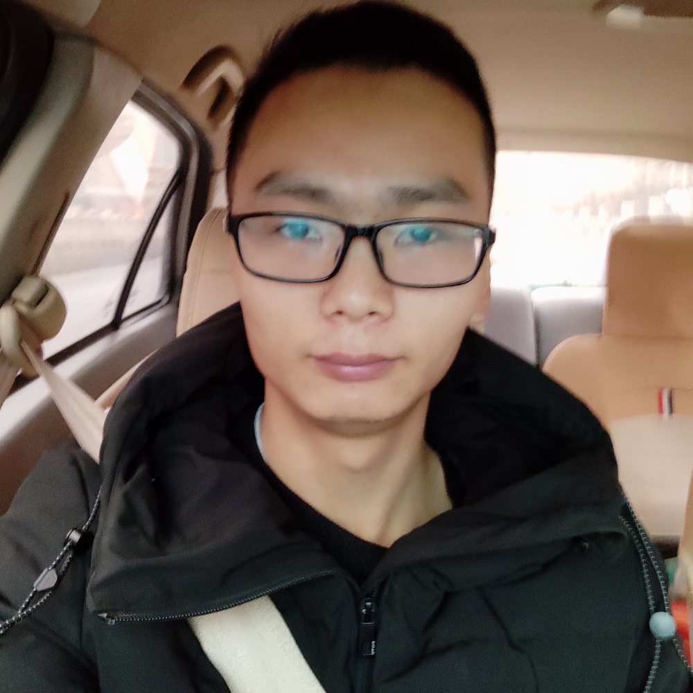 白云蹙眉善良的照片