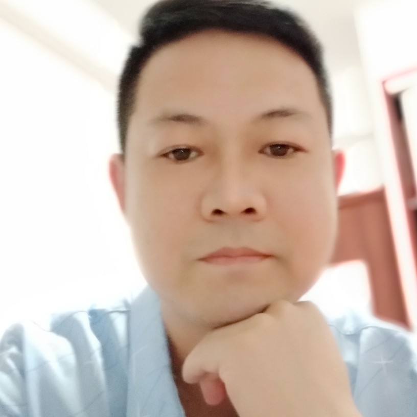 花生深拥俏皮的照片