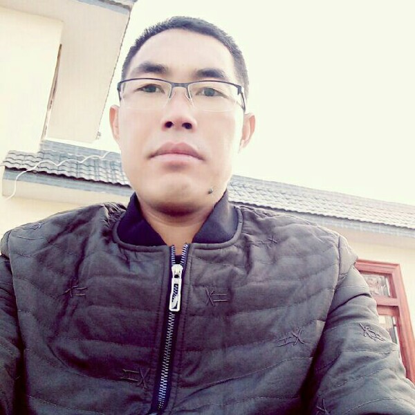 前方的路一直走下的照片