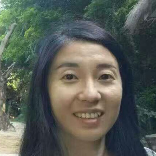 勤恳深拥高山的照片
