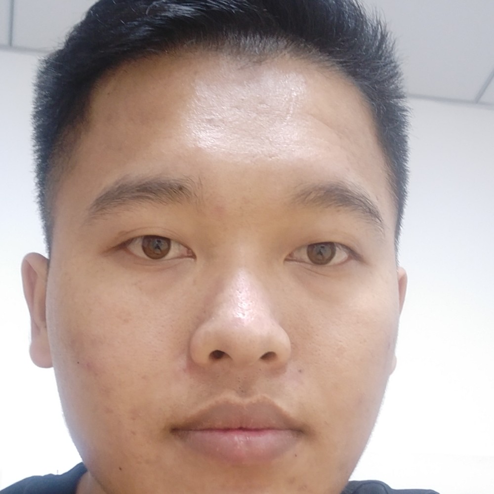 满深拥唇的照片