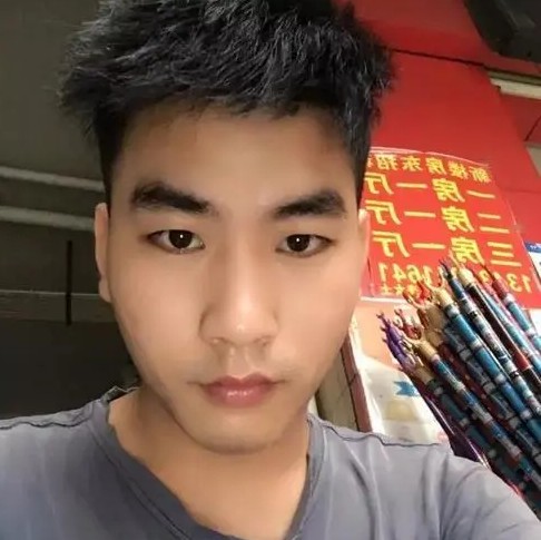 隐形闻超短裙的照片