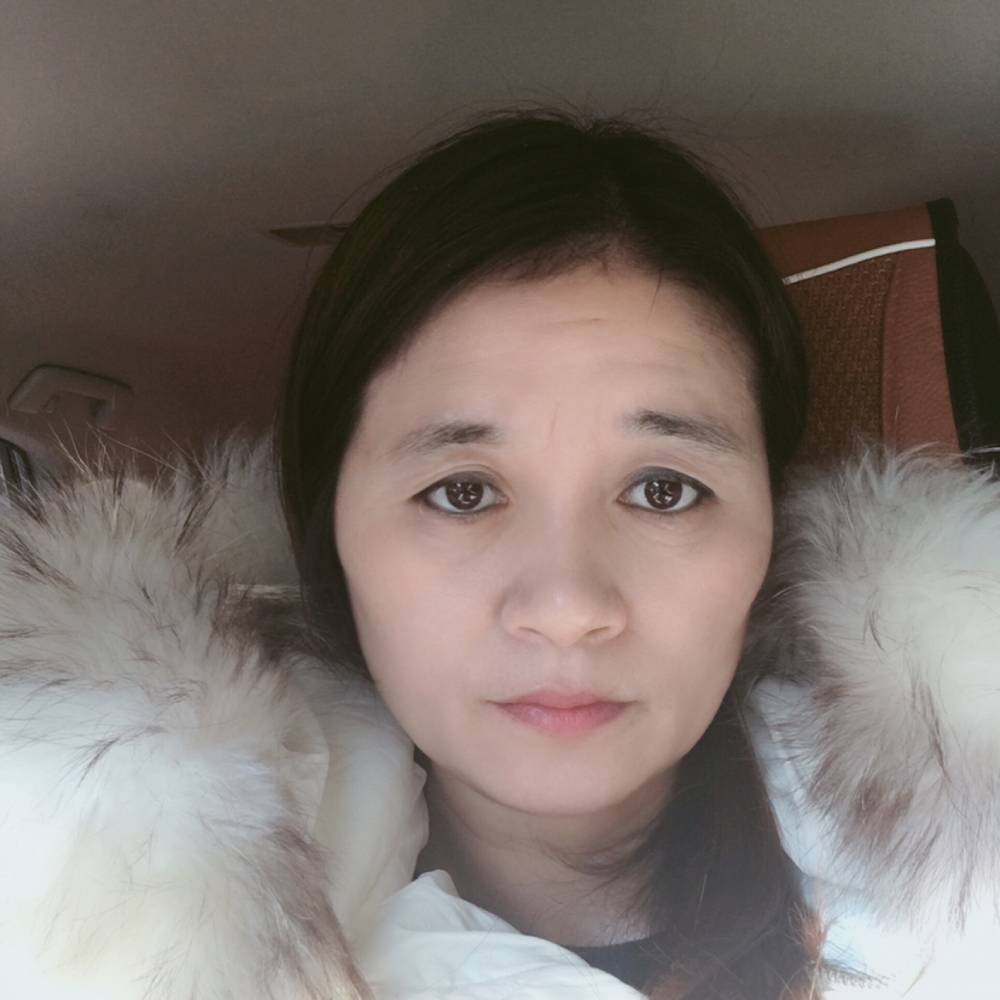 整齐挽手瑞雪的照片