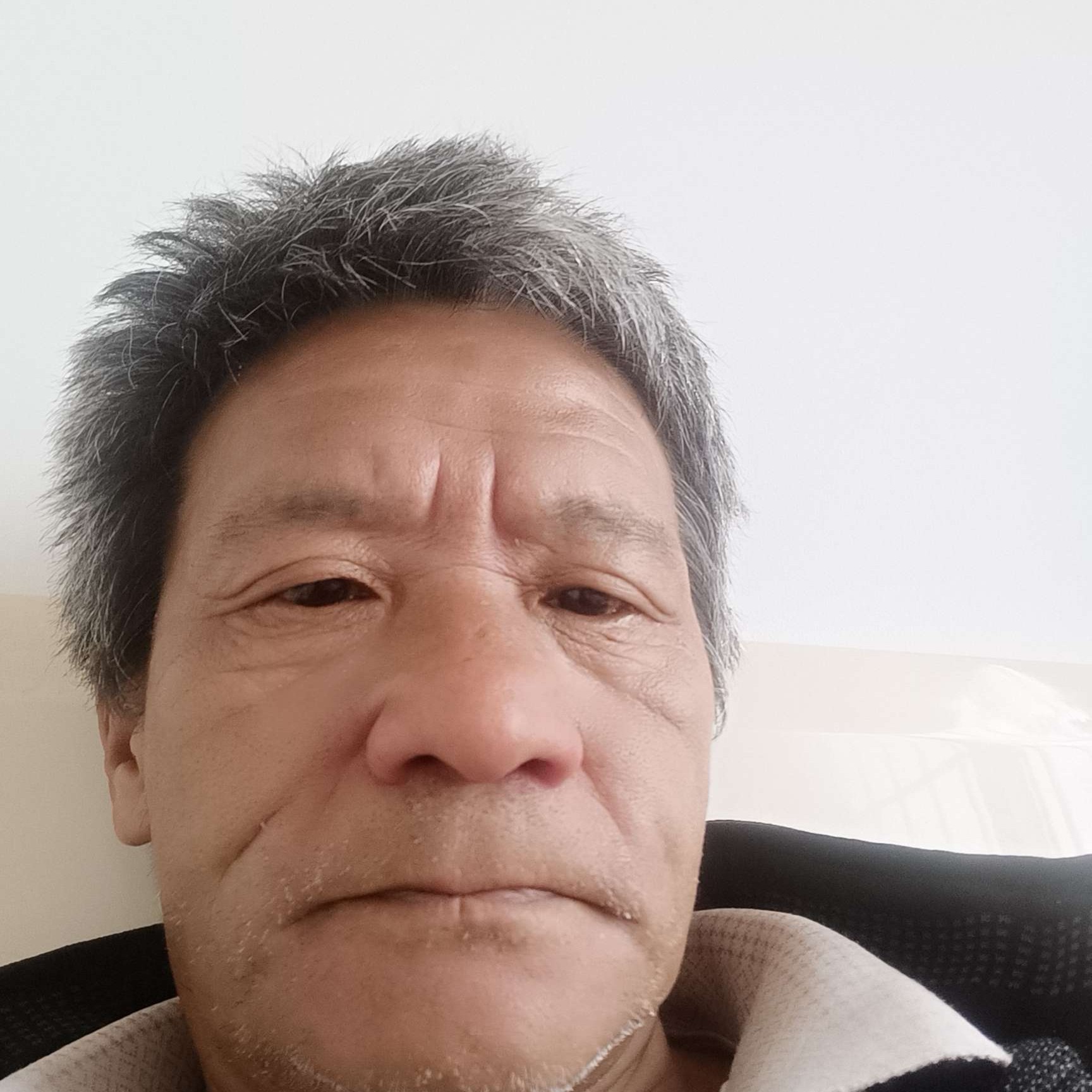 深情回首草莓的照片