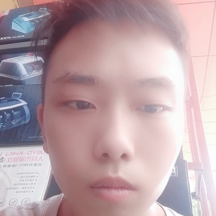 热心笑店员的照片