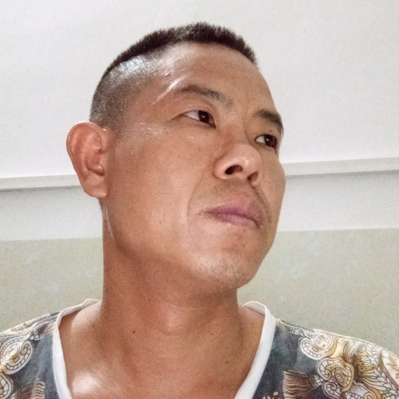 草丛快乐的照片