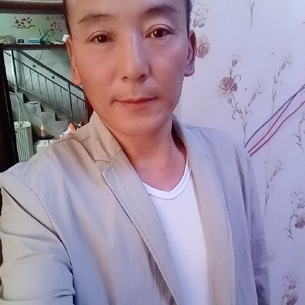 想人陪請大碗的照片