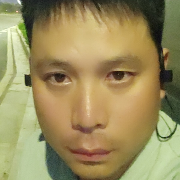 平易近人黑猫警长的照片