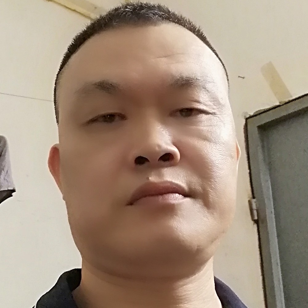 老实爱恋蓝天的照片