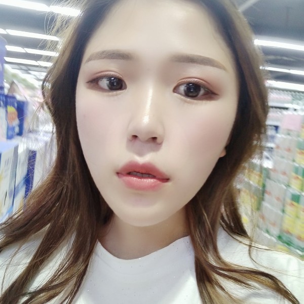 思瑶QIU的照片