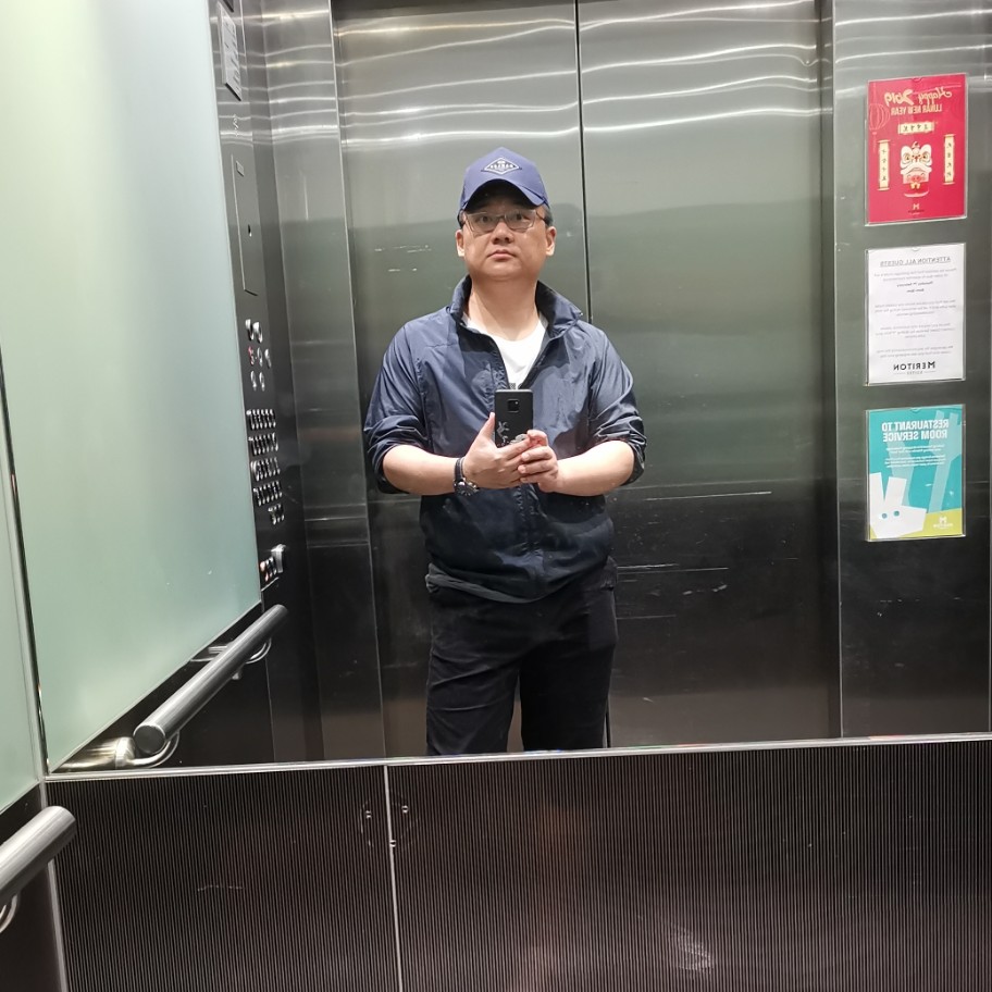 券商哥哥Fred的照片