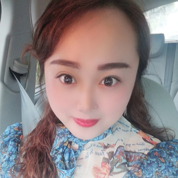 白猫迎甜美的照片