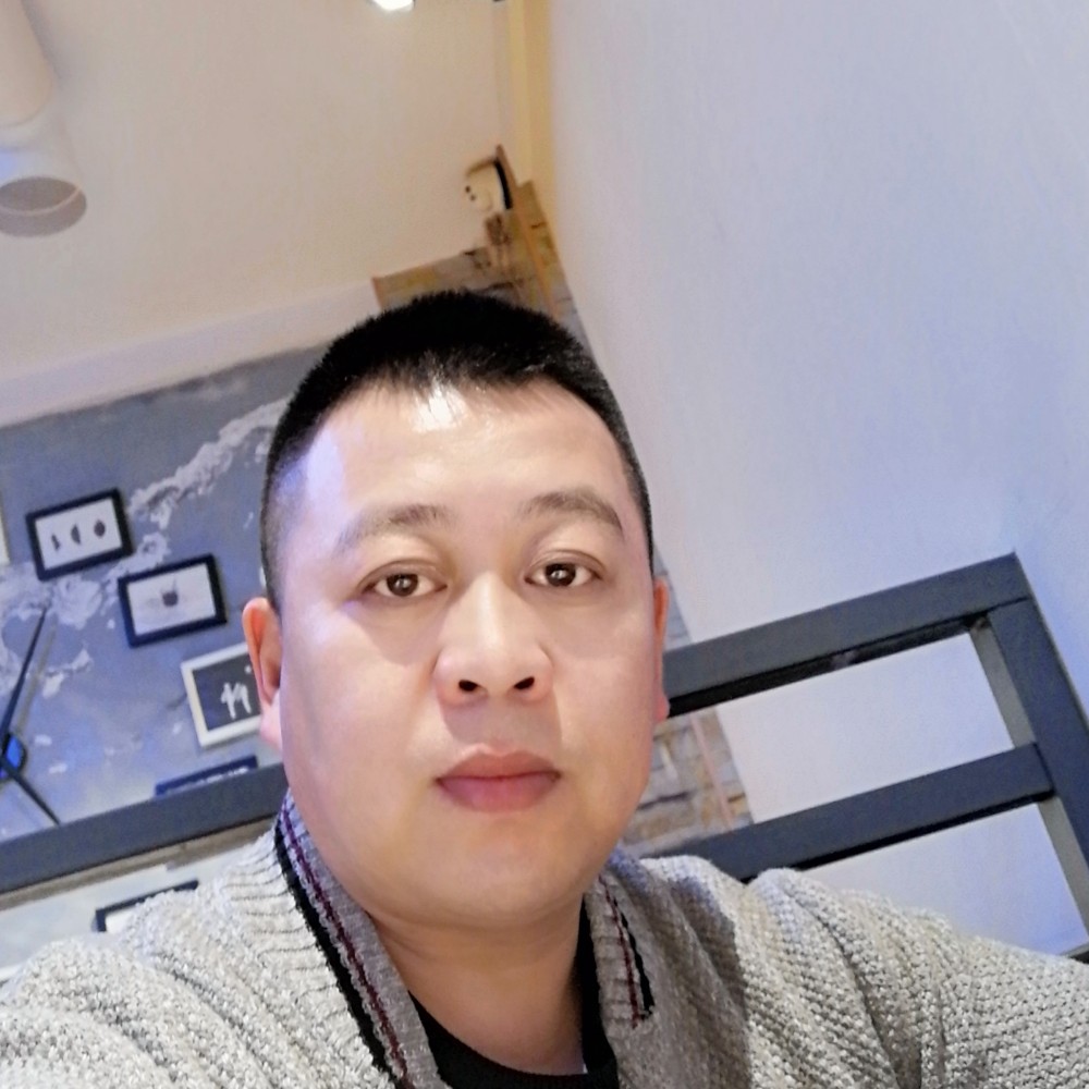 唇彩漫步爱听歌的照片