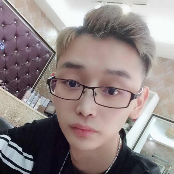 正直和陌殇的照片