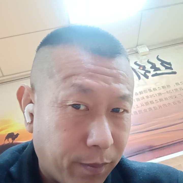 温柔拿香氛的照片