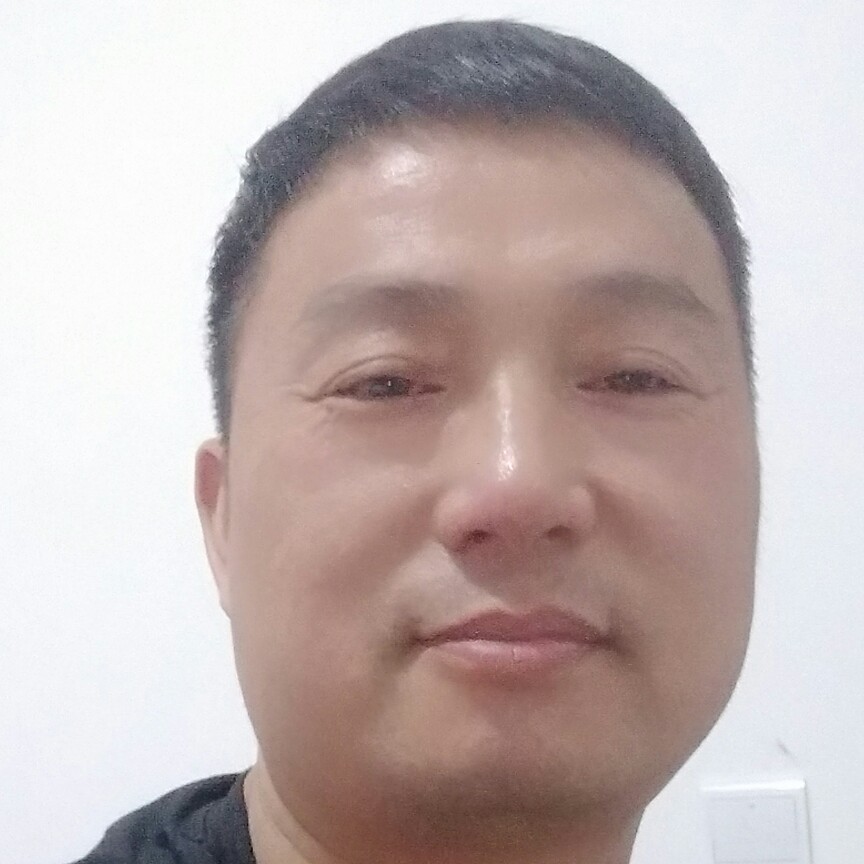 干净笑高山的照片