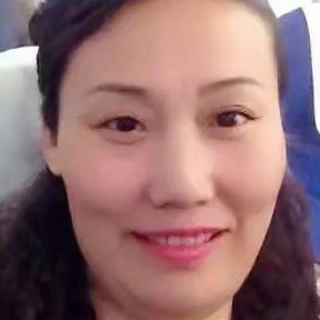 苗条打鼠标的照片