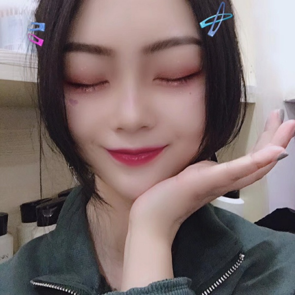沉静爱恋枫叶的照片