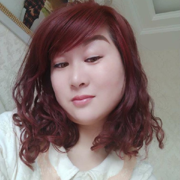 水中的花的照片