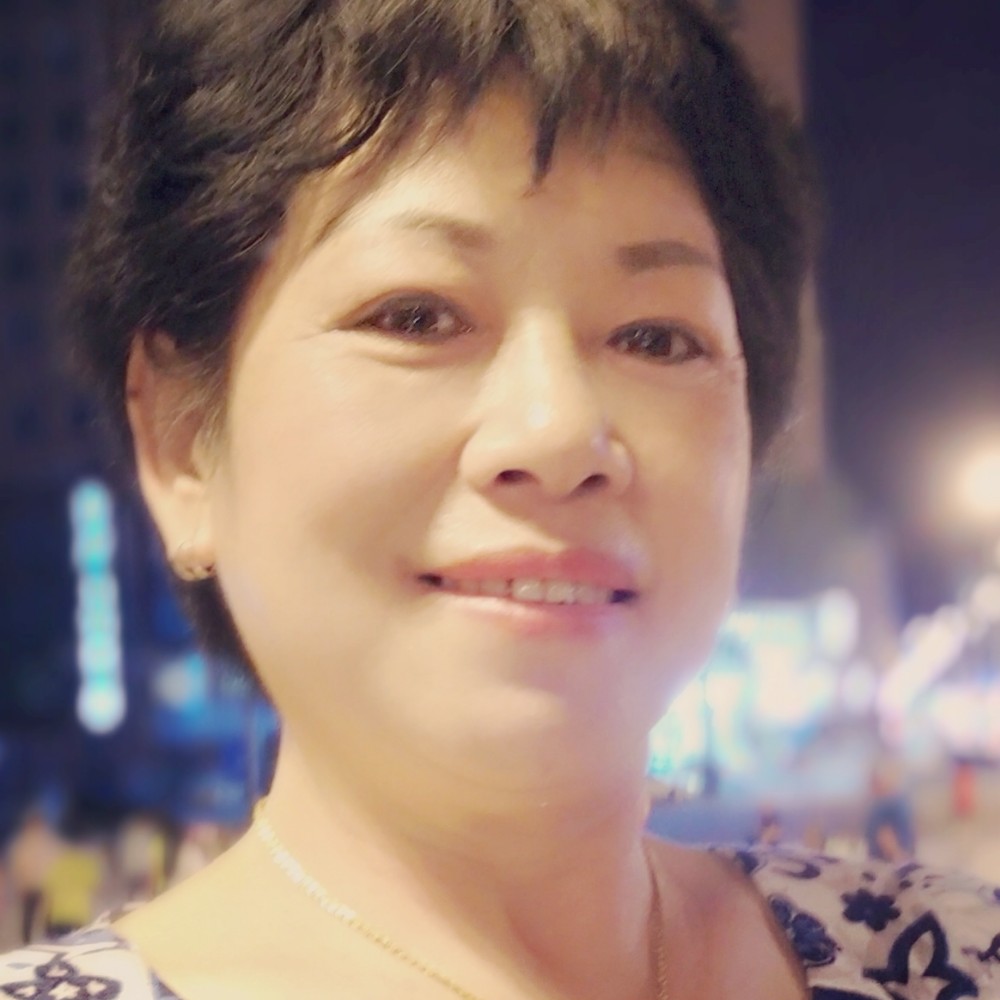 小伙默默的照片