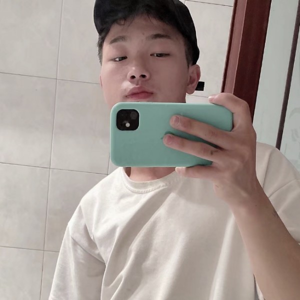 草丛现实的照片