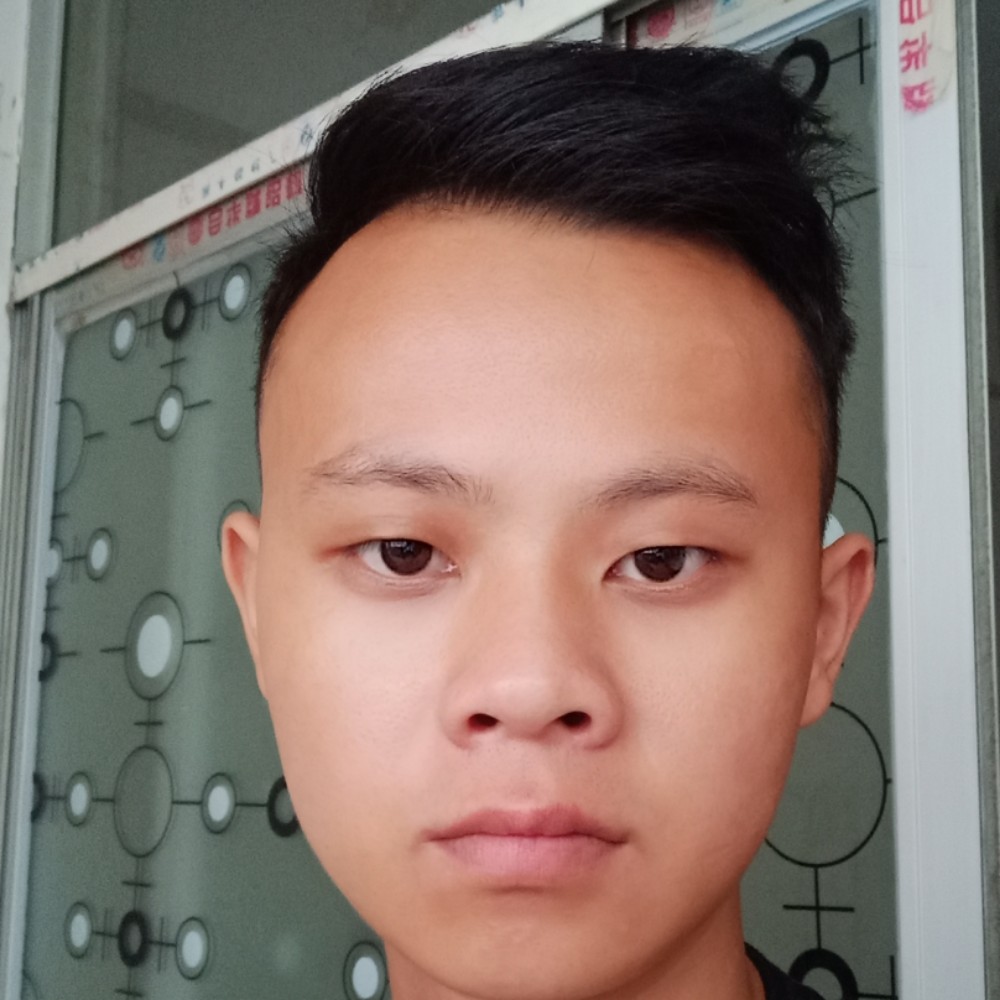 体贴爱黛儿的照片