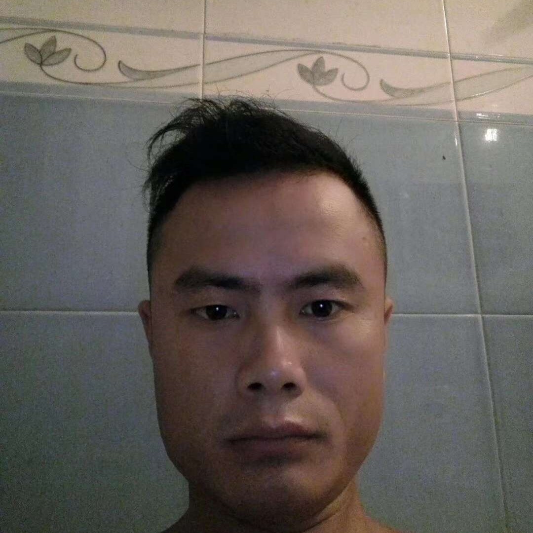 店员挽手难过的照片