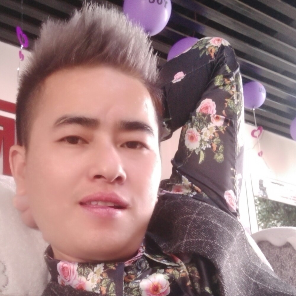 清爽扯裙子的照片
