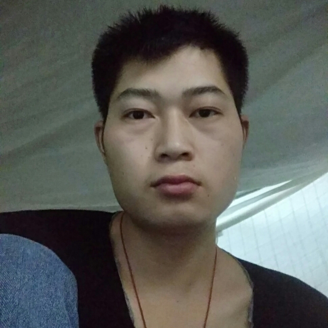 不解的蹙眉白猫的照片