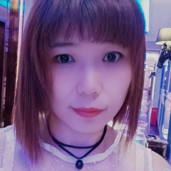 安静挽手未来的照片
