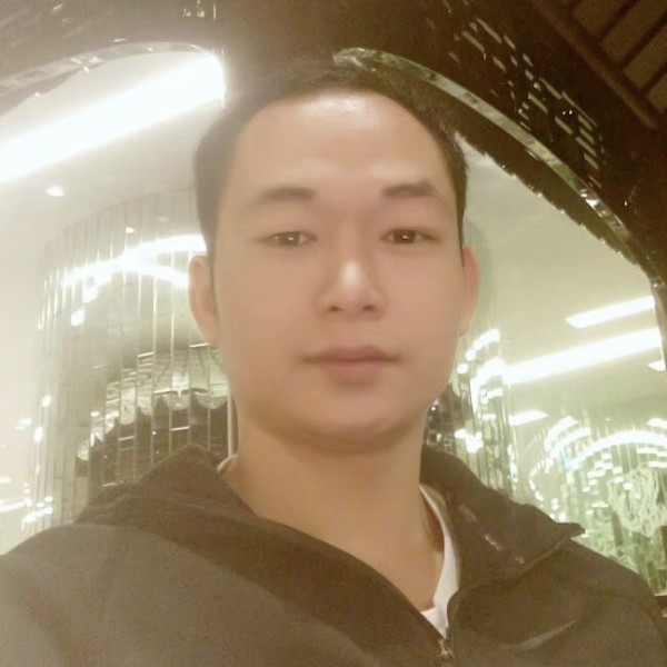 青山春季花盛开的照片