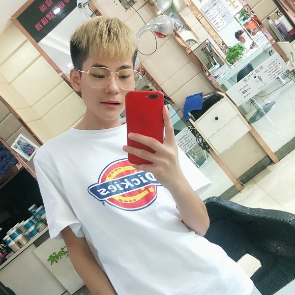 宏宏万人迷的照片