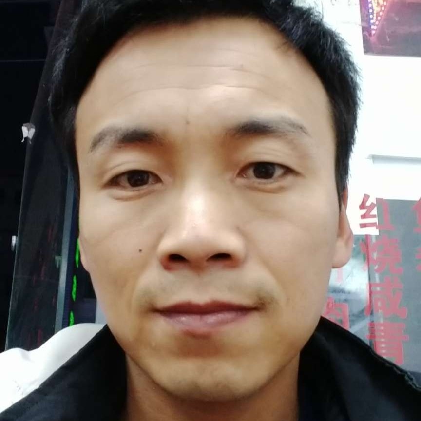闪闪打故事的照片