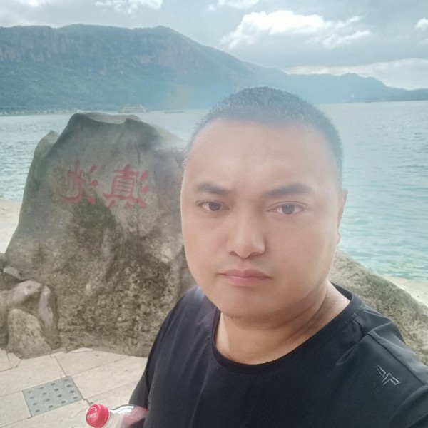 冷眸保卫纯真的照片