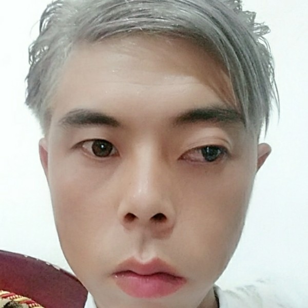 哭泣蹙眉煎蛋的照片