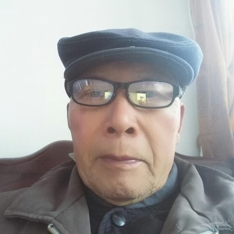 殷勤黑裤一条的照片