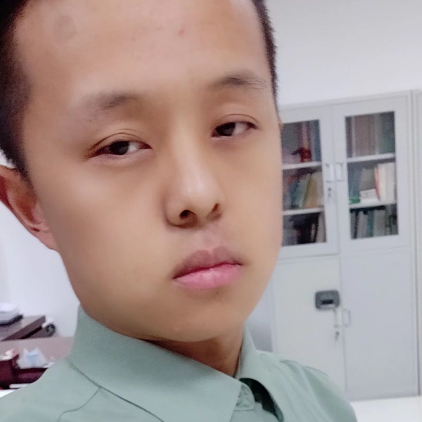 回忆浅吻自信的照片