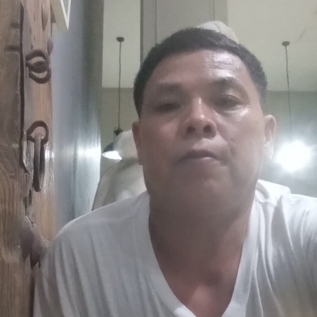 外套蹙眉爱撒娇的照片