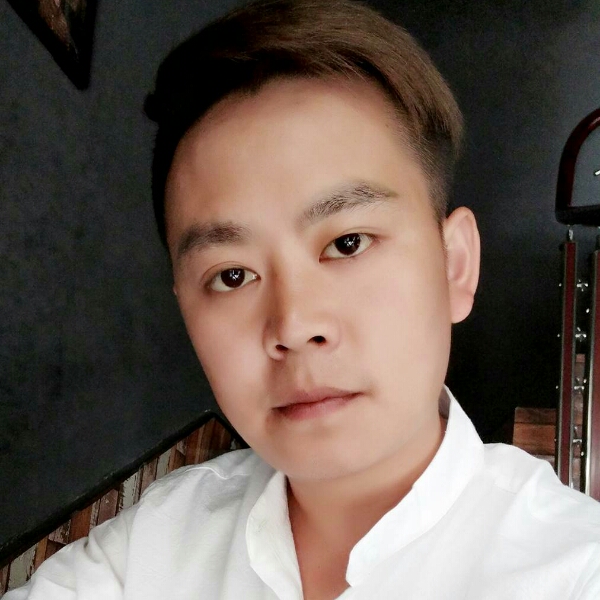 善良烤鸡的照片