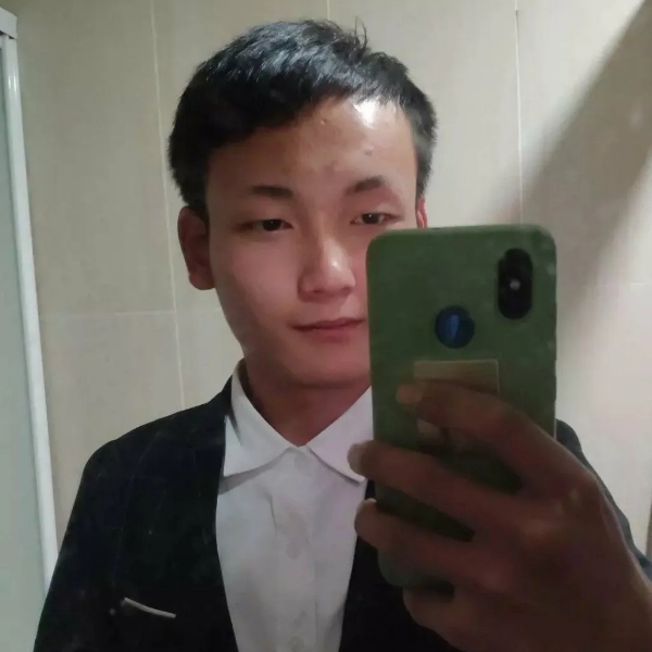 星雨闻眼睛大的照片