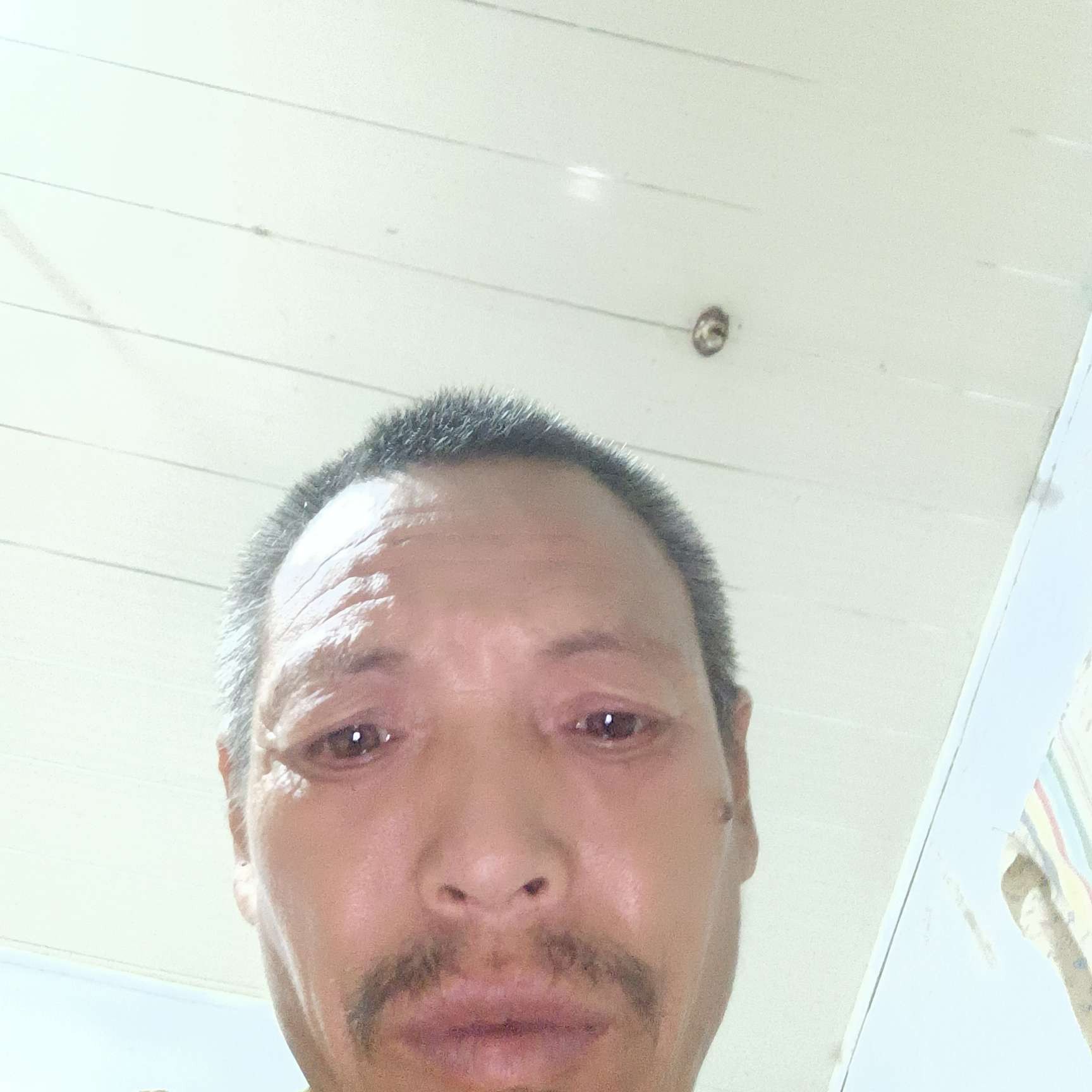 裙子蹙眉寂寞的照片