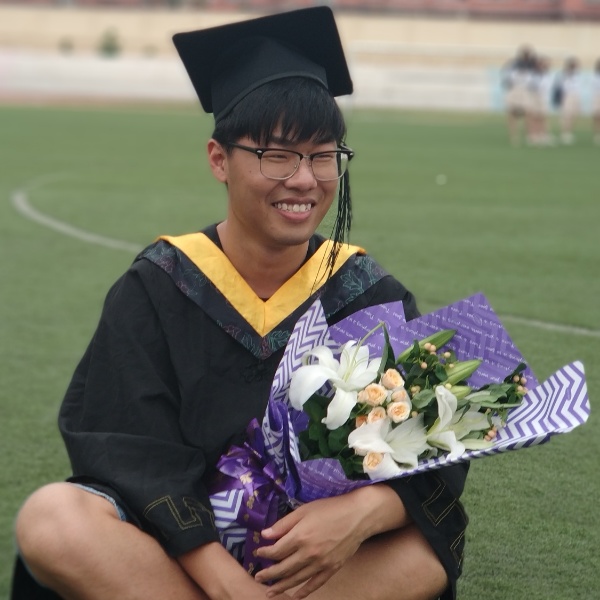 聪明凝眸夏露的照片