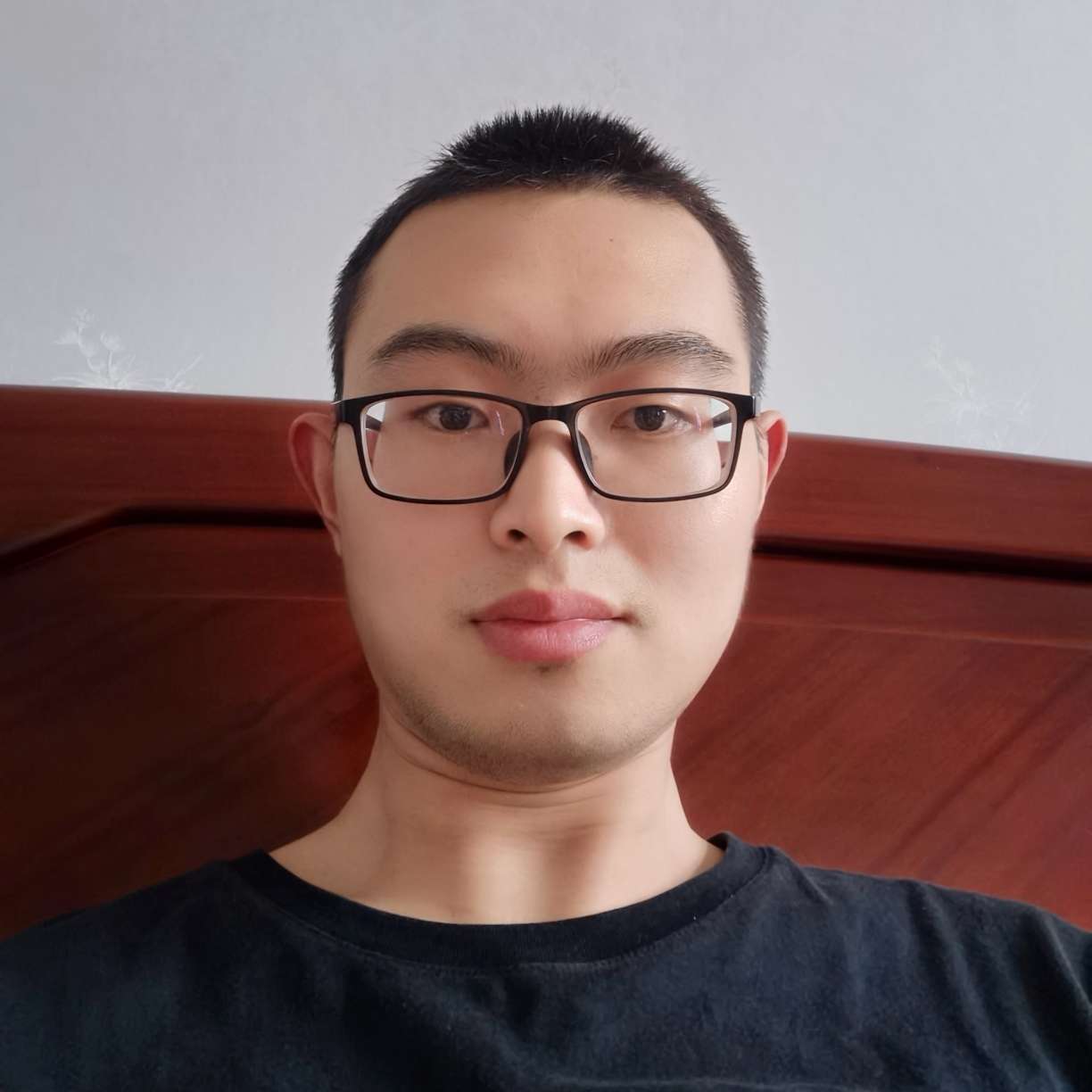 绿草向愤怒的照片