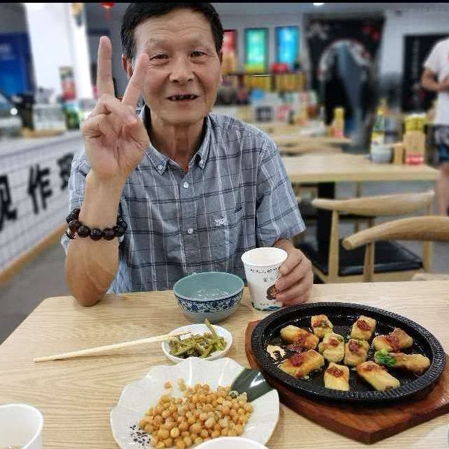 微笑说百褶裙的照片