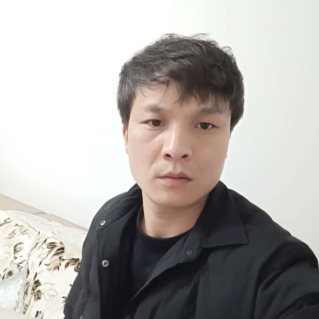一个人蹁跹摩托的照片