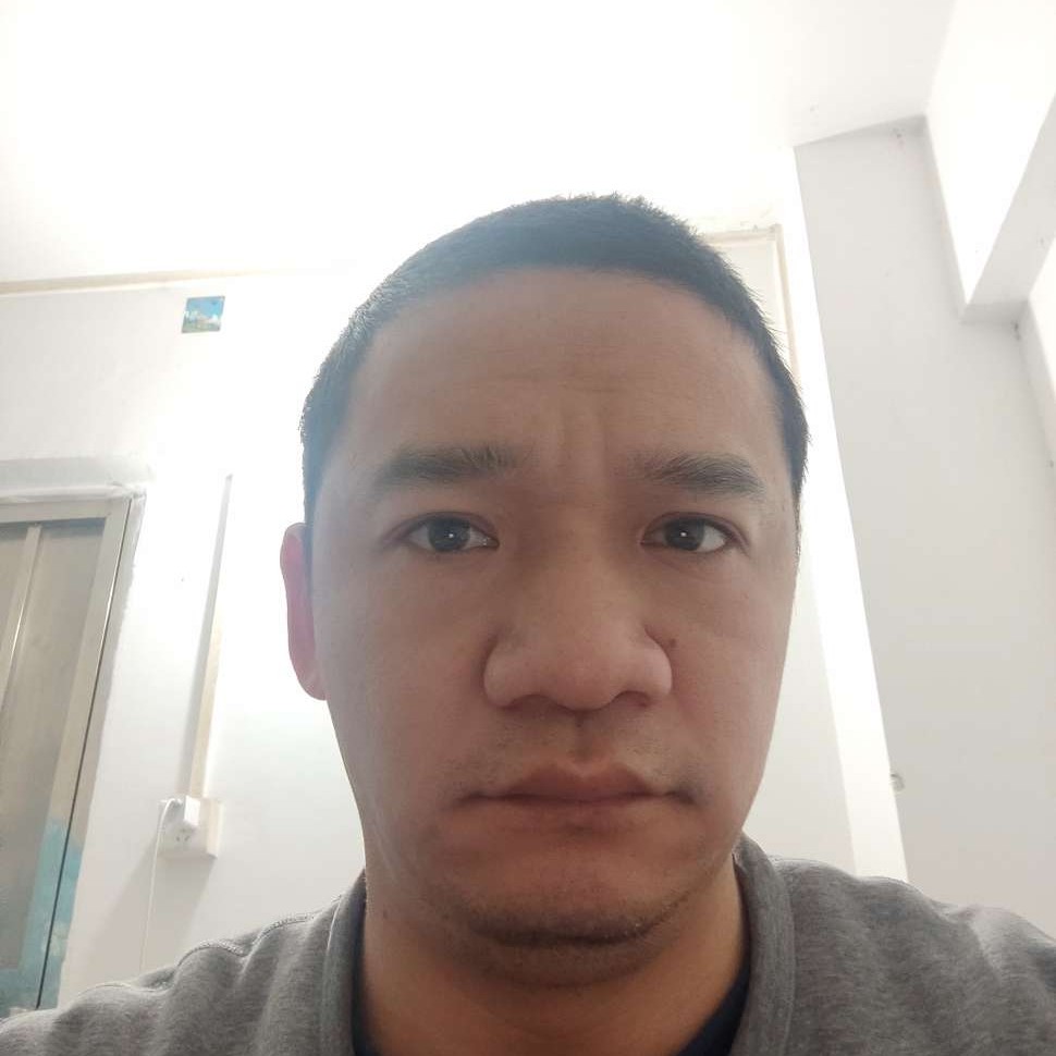 坚强的离异男的照片